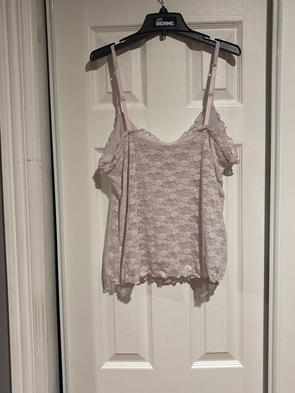 Light Pinkish Purple Lace Camisole Top - Women's Sleeveless Lace Tank